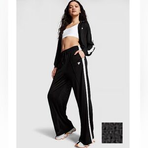 PINK Victoria’s Secret NWT Mesh Tech Pants